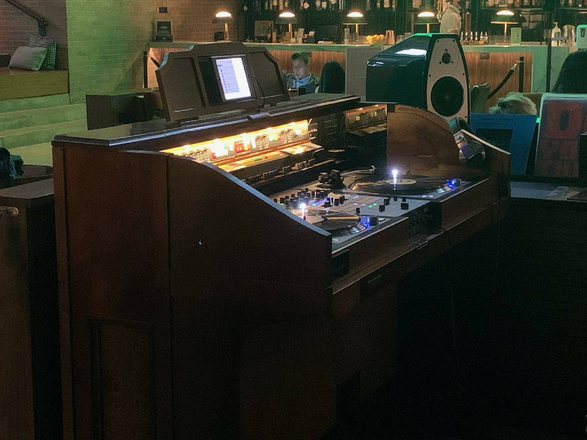 RudyReports's tweet photo. You must visit the Eight &amp; Sand Bar at the @CentralStationHotel in #Downtown #Memphis to see #Elmertha the DJ console named after organist &amp; music educator Elmertha Cole who taught countless students including #BookerTJones and #DonaldBrown. @LocalMemphis.com https://t.co/V5jup8D3Kf