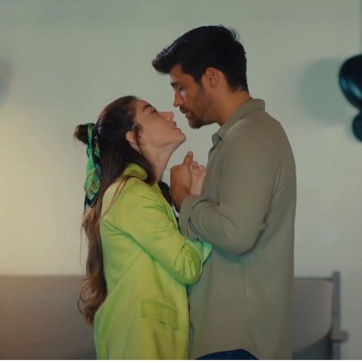 Anna19725's tweet photo. Abbiamo atteso tre anni per vedervi di nuovo insieme sullo schermo.
Siete stati eccezionali, abbiamo sognato con voi..poi questo sogno ce lo hanno strappato dalle mani sul più bello

#ÖzgeCanAlwaysInOurHearts https://t.co/gQQKRM6eUi