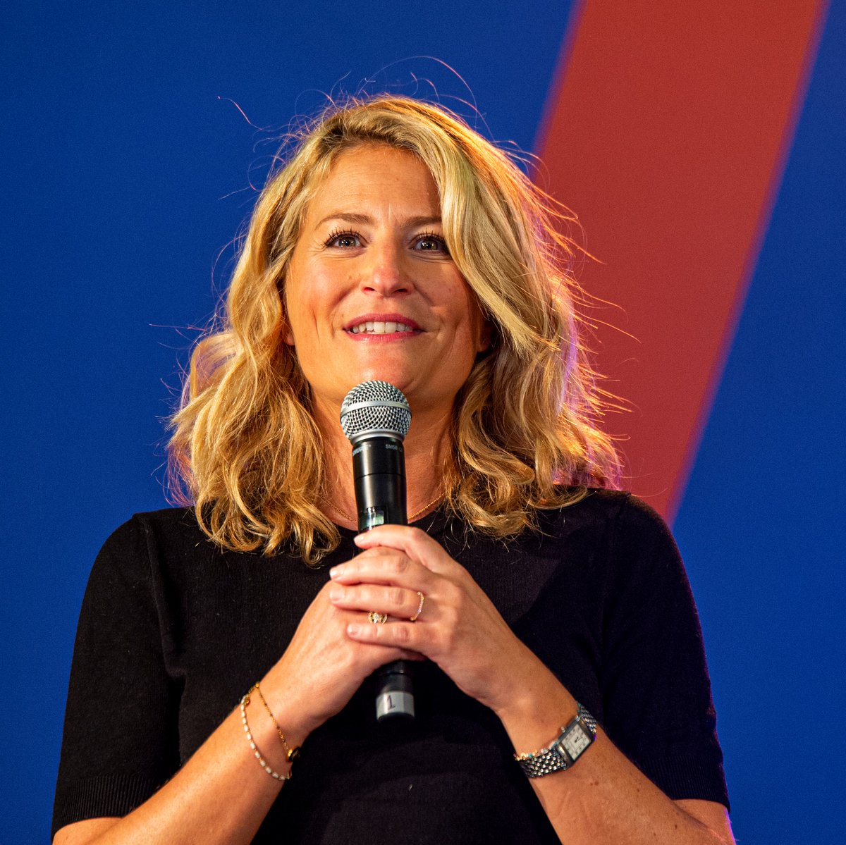 Une belle annonce à venir... ⏰🏉📝

Pour la découvrir, rendez-vous à 11h pour une émission spéciale animée par <a href="/astridbard/">Astrid Bard</a> ! 

À suivre en direct sur le Facebook Live de France 2023, ou au lien suivant 👉 vivendi.com/france2023/ 

#RWC2023 <a href="/vivendi/">Vivendi</a>