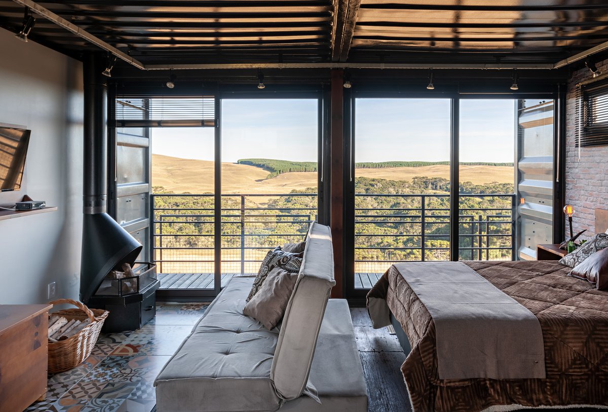 Though its #interiors are a little tight, the style of this #modernhome is pretty impressive.  cpix.me/a/107222366