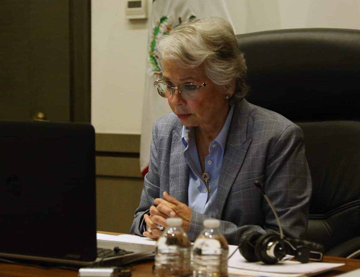 M_OlgaSCordero's tweet photo. Iniciamos un nuevo diálogo con las entidades federativas para enfrentar y superar el reto que nos presenta el momento actual del COVID-19 y sus repercusiones sociales y económicas. Me acompaña, aquí en @SEGOB_mx, el gobernador de Veracruz, @CuitlahuacGJ. https://t.co/c89PzdTm0w