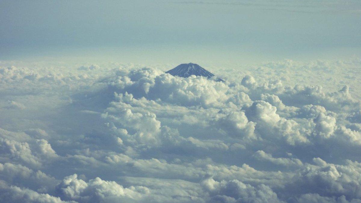 cample_line's tweet photo. Our autumn #ScreeningsAtHome programme begins next week, and we are delighted to be able to make artist Fiona Tan’s 2016 film #Ascent available to watch from 4-11 Nov.
#MountFuji #PhotoFilm #CampleLine #Film #AutumnProgramme https://t.co/zRqLL1l7Ar