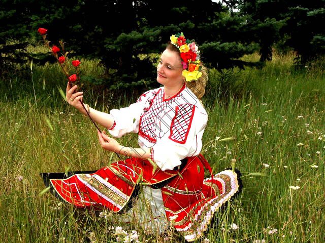 Have you heard a Bulgarian traditional song or seen a dance or before? Do you know on what occasions we dance them? Here's a pic of some traditional outfits in the meantime too (from north region where i'm from):