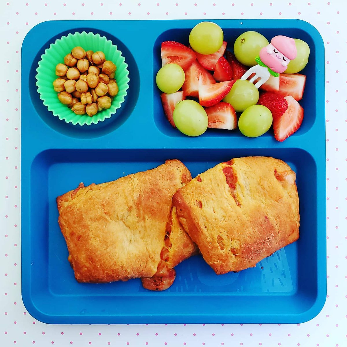 sumidoomi's tweet image. Finishing up some items in the fridge today!  "Waste not, want not" and all that. 😁 #leftovers #shelfcooking #paleo