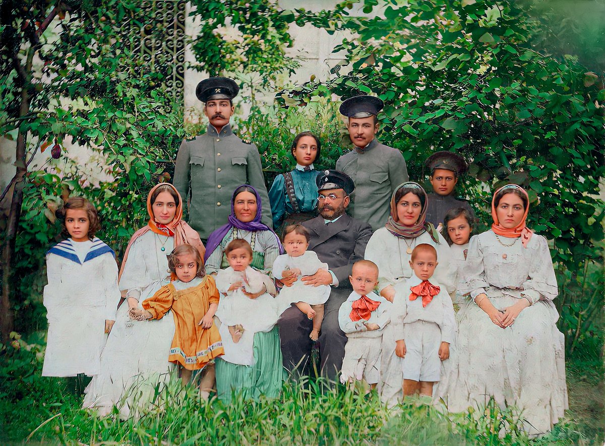 The #Mehmandarovs are a #Karabakh Bek family. Early 20th century, #Shusha. Colorization by me. Kerim bey Mehmandarov is sitting in the center. These beautiful people were real, native residents of Karabakh. #KarabakhisAzerbaijan