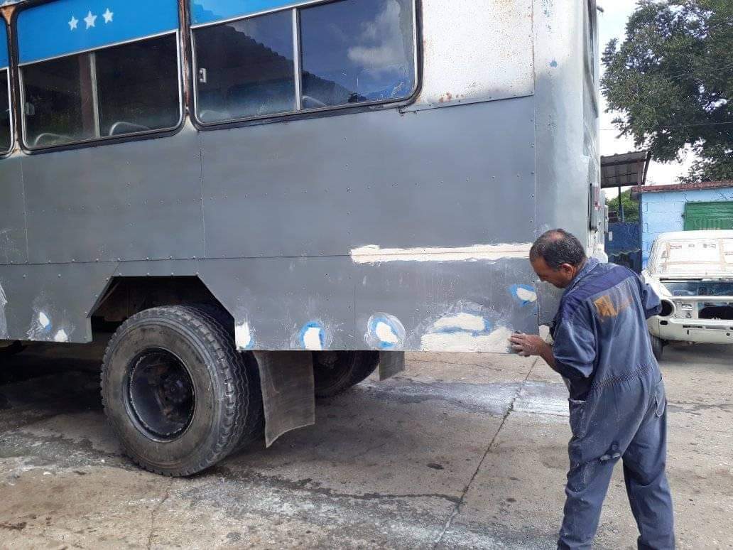 En la Unidad Empresarial de Base Transporte Yaguajay se continúa con el programa de recuperación y mantenimiento de los medios automotores, acciones que van encaminadas a mejorar la disponibilidad técnica del parque vehicular. #CubaPorLaSalud #TransportistasActivosEnCovid