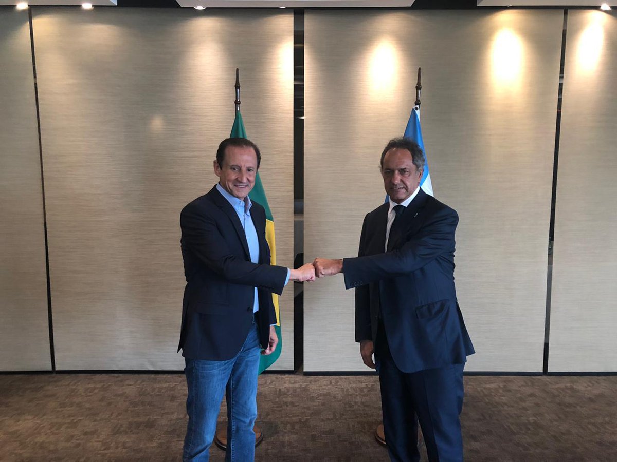 En mi visita oficial a la ciudad de San Pablo mantuve una serie de encuentros con referentes empresarios. El presidente de Volkswagen para América Latina, Pablo Di Si, me manifestó que hoy la empresa tiene una balanza equilibrada en el comercio entre Argentina y Brasil.