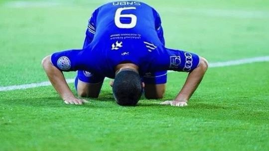 The9Hawk's tweet photo. #النصر_الوصل
اليوم بالدوري الاماراتي حصل شيء عجييب
فيه لاعب اسرائيلي سجل هدف وسجد شكرا لله
ياخي كييف اسرائيلي ومسلم كييف كذا كييف كيف؟!!
يا جماعة فلسطين متحملينها وبعض الفلسطينيين اللي نشوفهم من أسوأ الناس تعاملا وخلقا مع السعوديين
راح العمر مخدوعين في فلسطين واسرائيل
الله يعين🇸🇦 https://t.co/OZHtU4xb6m