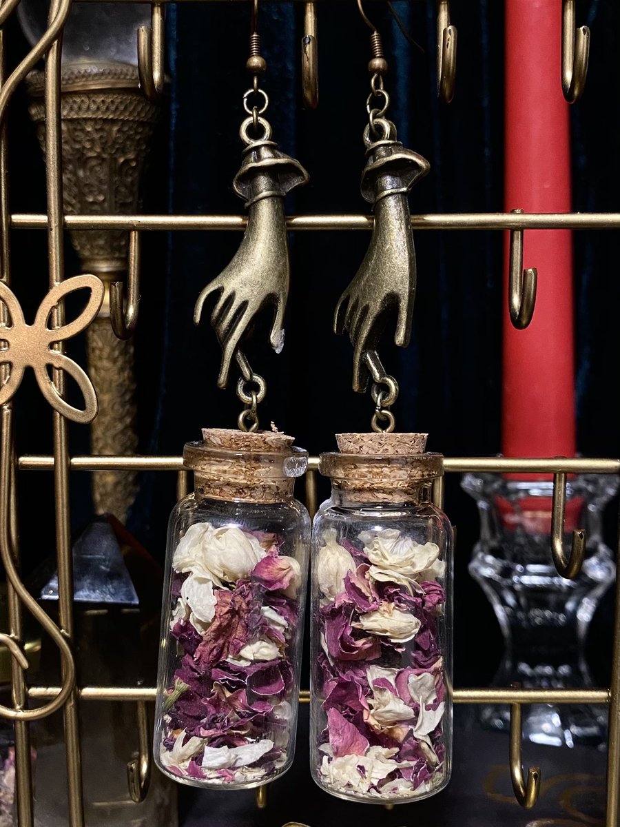 ♡ Circe’s Apothecary Capsules ♡ ✧ Circe was renowned for her vast knowledge of potions and herbs. ✧➺ every item in this thread will be available on 10/30 at 6pm central➺ all items are under $30, many at $10 and $15 ➺ set an alarm!