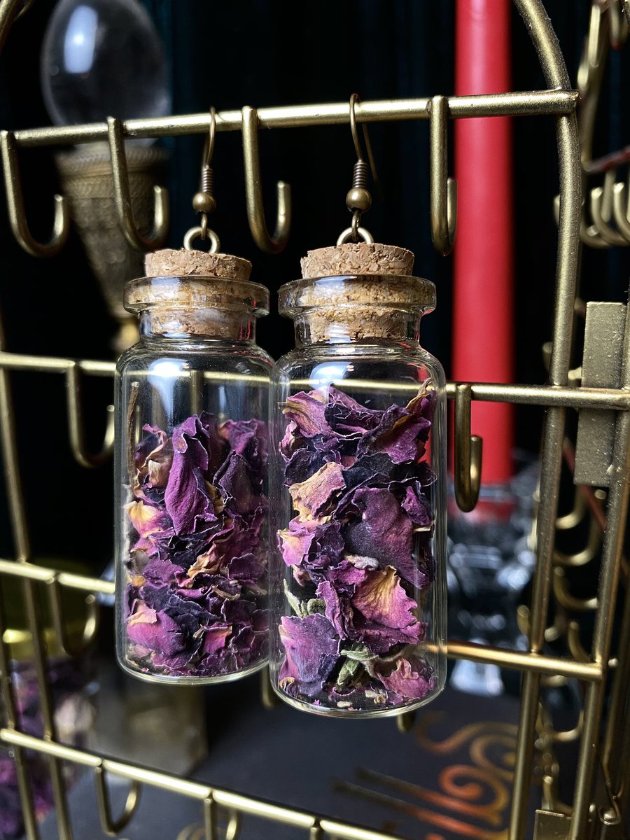 ♡ Circe’s Apothecary Capsules ♡ ✧ Circe was renowned for her vast knowledge of potions and herbs. ✧➺ every item in this thread will be available on 10/30 at 6pm central➺ all items are under $30, many at $10 and $15 ➺ set an alarm!