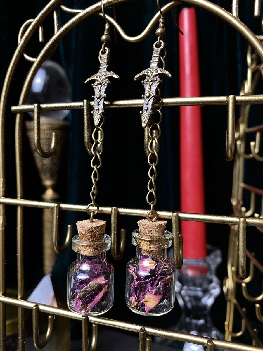 ♡ Circe’s Apothecary Capsules ♡ ✧ Circe was renowned for her vast knowledge of potions and herbs. ✧➺ every item in this thread will be available on 10/30 at 6pm central➺ all items are under $30, many at $10 and $15 ➺ set an alarm!