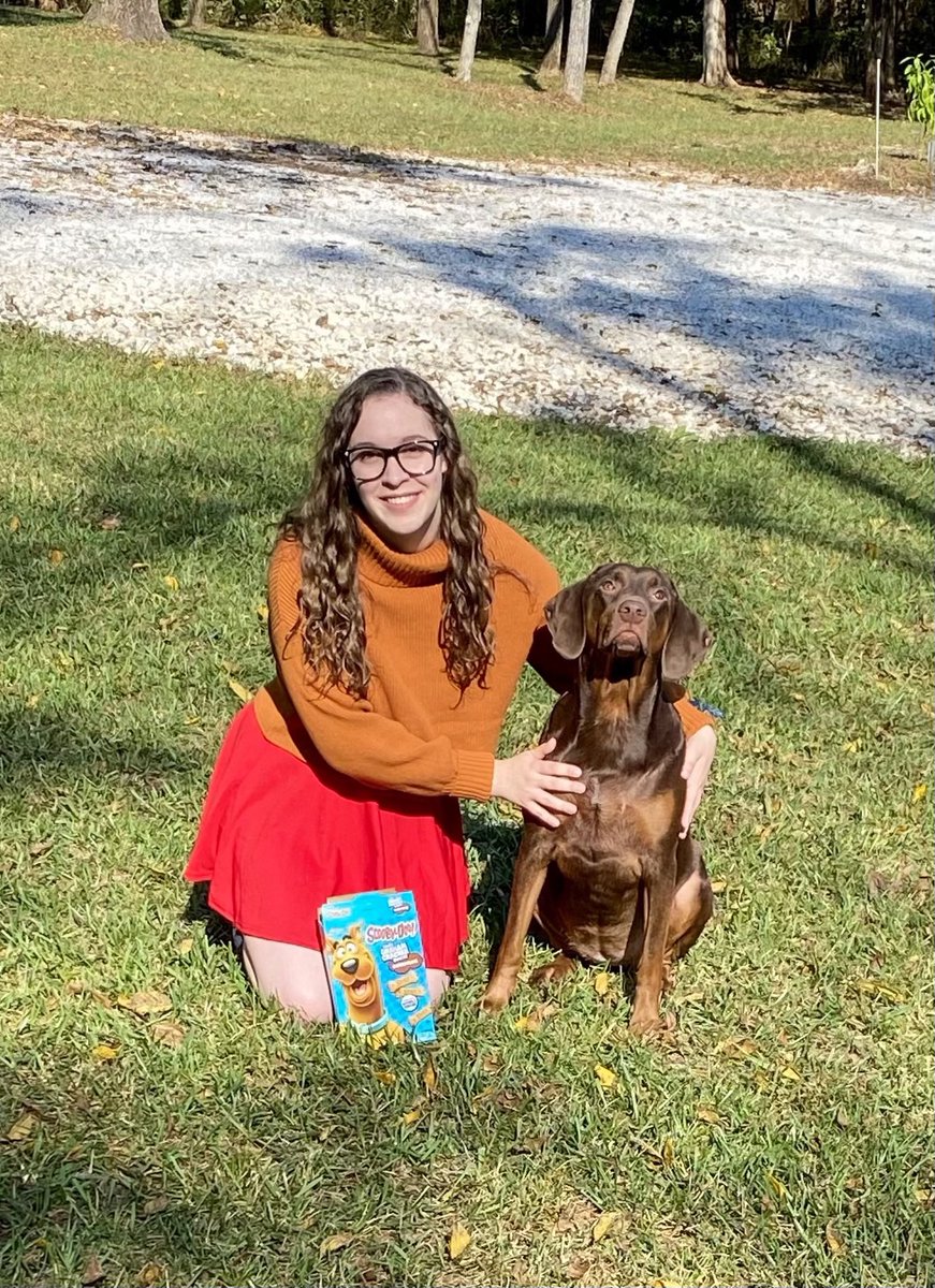 𝚅𝙾𝚃𝙴 for your favorite costume! 
One like= 1 vote 🎃🕷