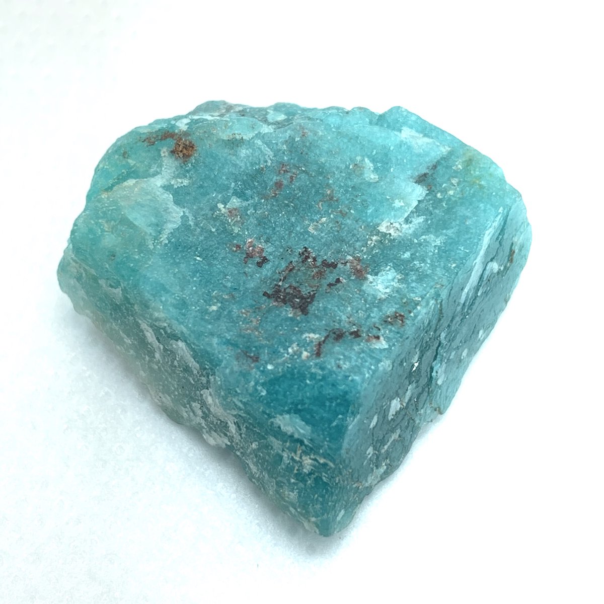 Knight_of_Jewel's tweet photo. アマゾナイト①
Amazonite

長石グループに属し、緑色を噛んだ鮮やかな水色が特徴的な鉱物。
名前の由来はアマゾン川だが、アマゾン川では産出されない。
発色原因は微量の鉛といわれている。

▼アマゾナイトの原石
https://t.co/fSiGgKEcg8