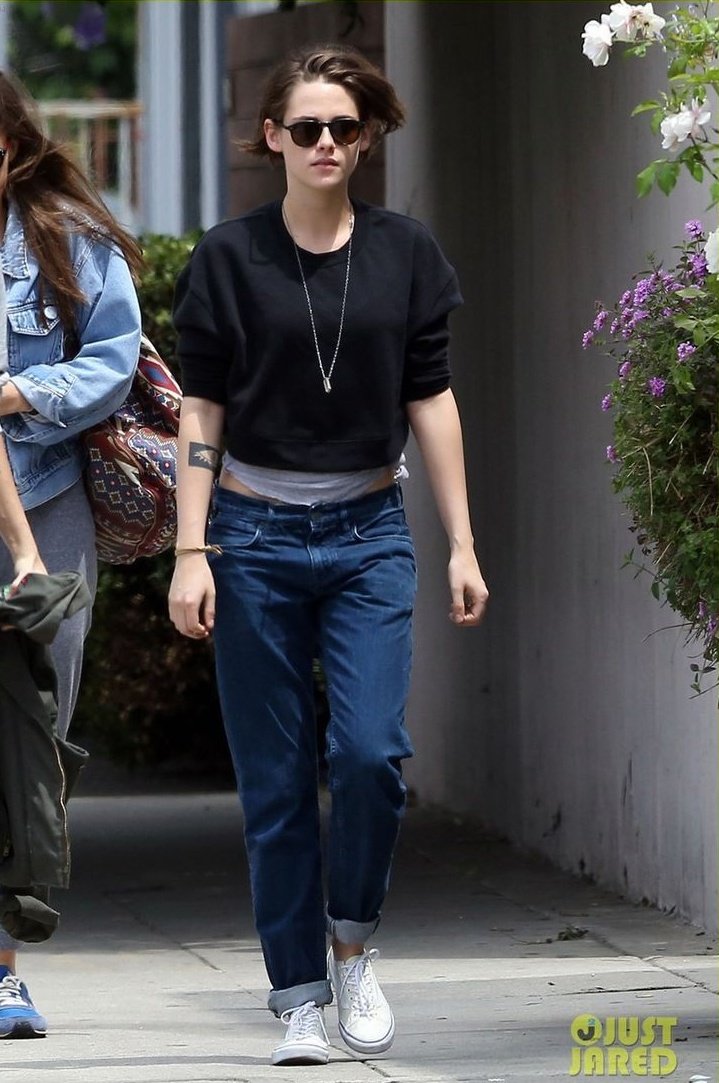 جميع ما نمر به يشكلنا بطريقة أو بأخرى
يساهم في تغذية عقلنا وتحديد تصرفاتنا ونتاج ردود أفعالنا
الأهل الأصدقاء
الأشخاص الذين نلازمهم طويلاً الكتب التي نقرأها 
ما نشاهده وما نسمعه
ما نفكر فيه
البيئة بأكملها تشكلنا شئنا أم أبينا
#ملاذ_الروح