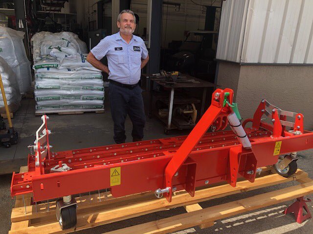 wiedenmannusa's tweet photo. Jim Leiseberg of Everglades Equipment sold another Wiedenmann machine! This time it’s a Terra Rake in Southwest Florida. @EvergladesJimL @EEGGolfAndTurf #Wiedenmann #TerraRake https://t.co/JvIoOWgLcb
