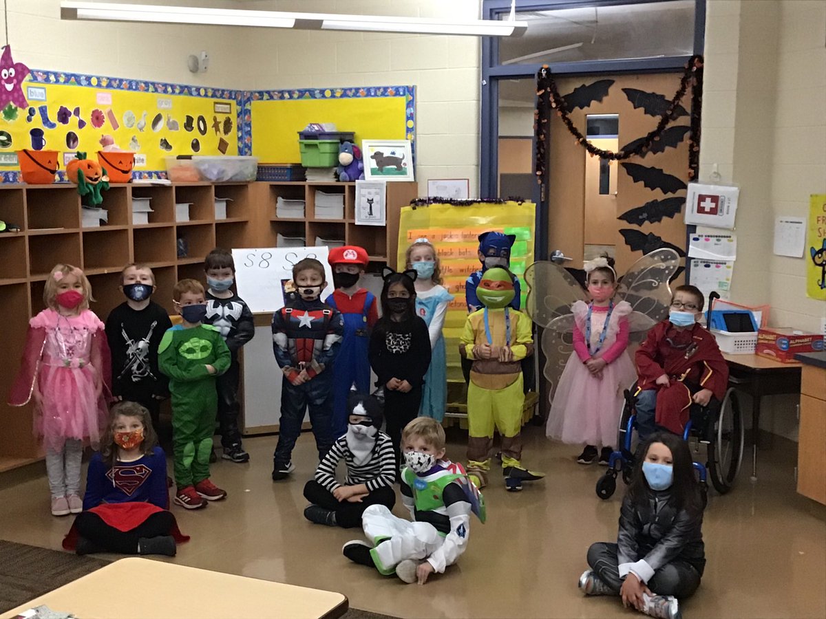 GroffMrs's tweet photo. We had a fun day in K today—Bingo, books, pumpkin stacking and house building, yummy treats, and Pete the Cat! Happy Halloween from Room 17! #kindergartenrocks #LingleAveElementary #PASDproud #Igettoworkhere https://t.co/E4ItXxsEqo
