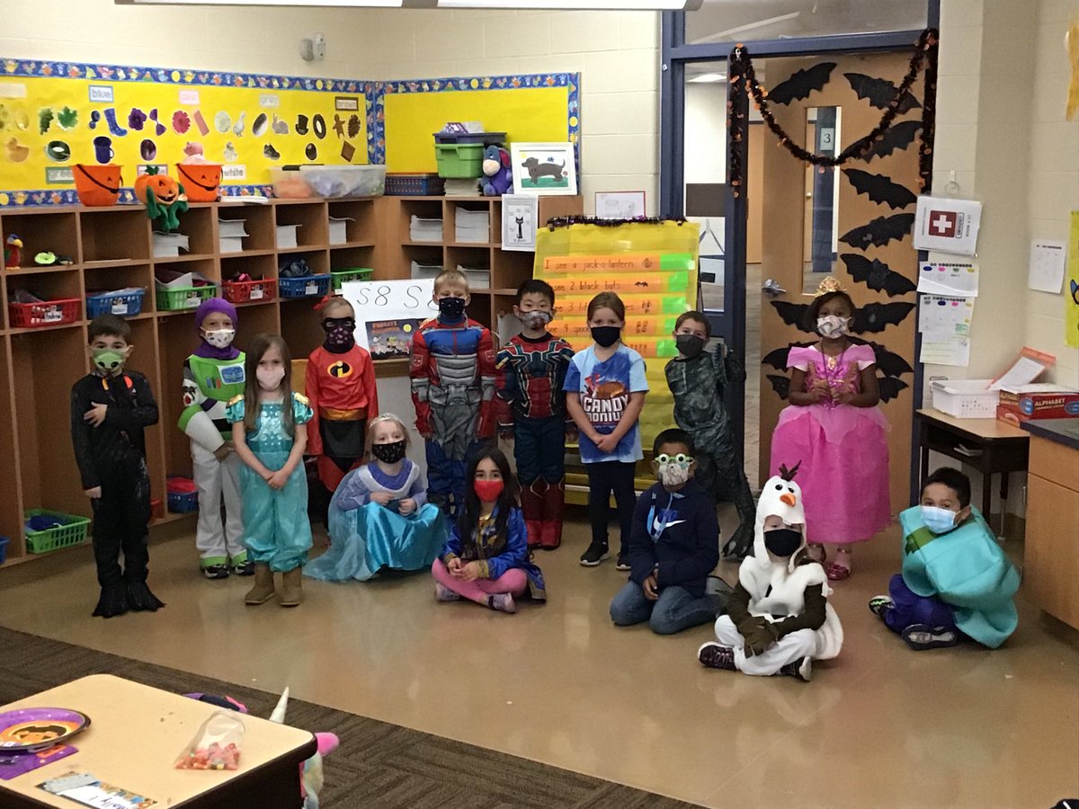 GroffMrs's tweet photo. We had a fun day in K today—Bingo, books, pumpkin stacking and house building, yummy treats, and Pete the Cat! Happy Halloween from Room 17! #kindergartenrocks #LingleAveElementary #PASDproud #Igettoworkhere https://t.co/E4ItXxsEqo