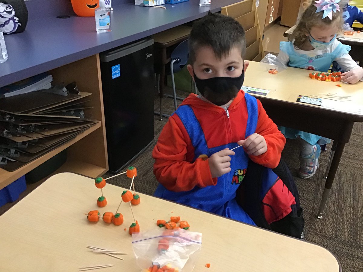GroffMrs's tweet photo. We had a fun day in K today—Bingo, books, pumpkin stacking and house building, yummy treats, and Pete the Cat! Happy Halloween from Room 17! #kindergartenrocks #LingleAveElementary #PASDproud #Igettoworkhere https://t.co/E4ItXxsEqo