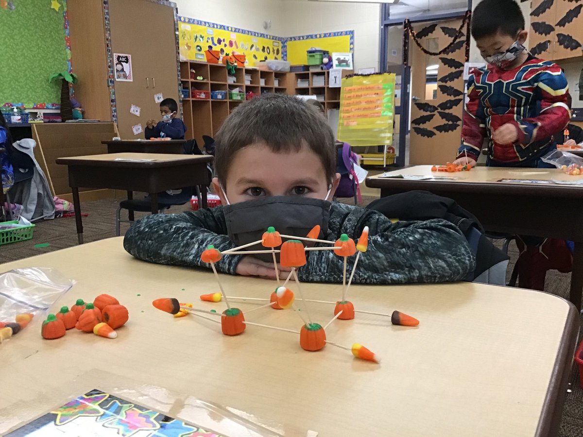 GroffMrs's tweet photo. We had a fun day in K today—Bingo, books, pumpkin stacking and house building, yummy treats, and Pete the Cat! Happy Halloween from Room 17! #kindergartenrocks #LingleAveElementary #PASDproud #Igettoworkhere https://t.co/E4ItXxsEqo