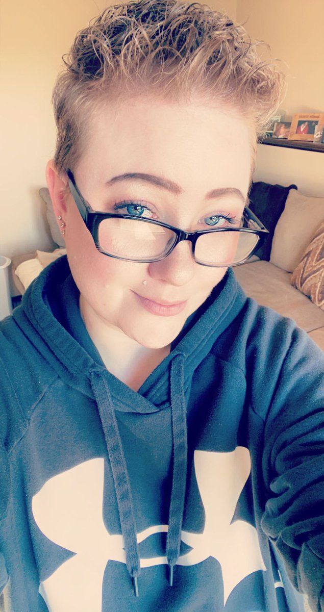 SlightlyOffABit's tweet image. #NewProfilePic #LGTBQ Those damn curls, every time. 🤨😅