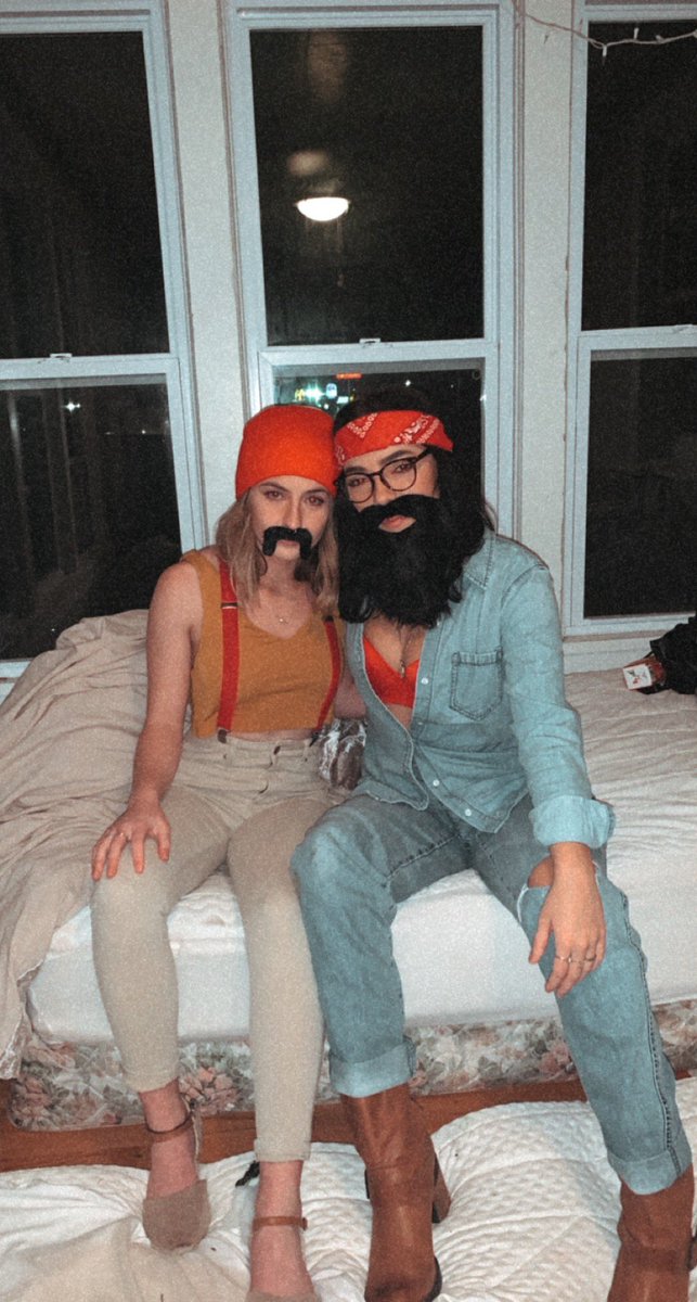 𝚅𝙾𝚃𝙴 for your favorite costume! 
One like= 1 vote 🎃🕷