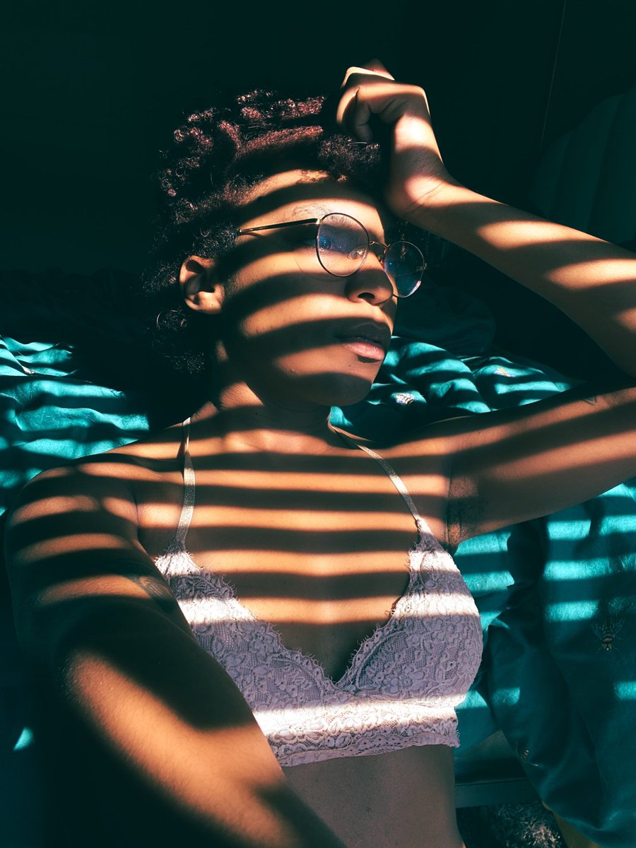 OhYikesMorgan's tweet photo. Artsy depression selfies #depressionselfie #selfie #artsy https://t.co/wJLlLOulVA