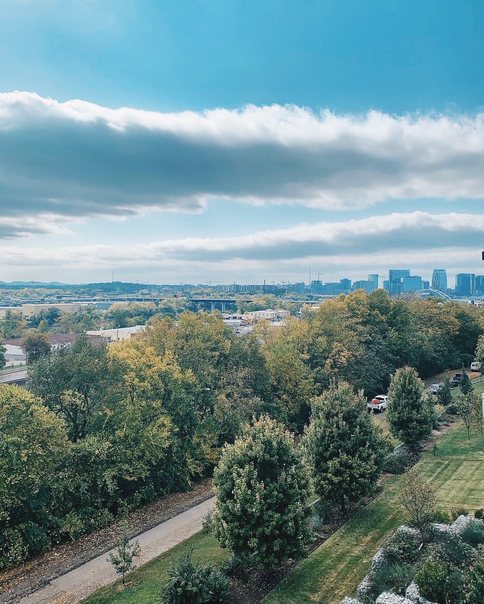 aerialdev's tweet image. This is a view we could look at for a lifetime 🌞.

Get beautiful skies, tree lines, and Nashville's city outline in one of our Peace Row homes. Browse available homes:
aerialdevelopmentgroup.com
