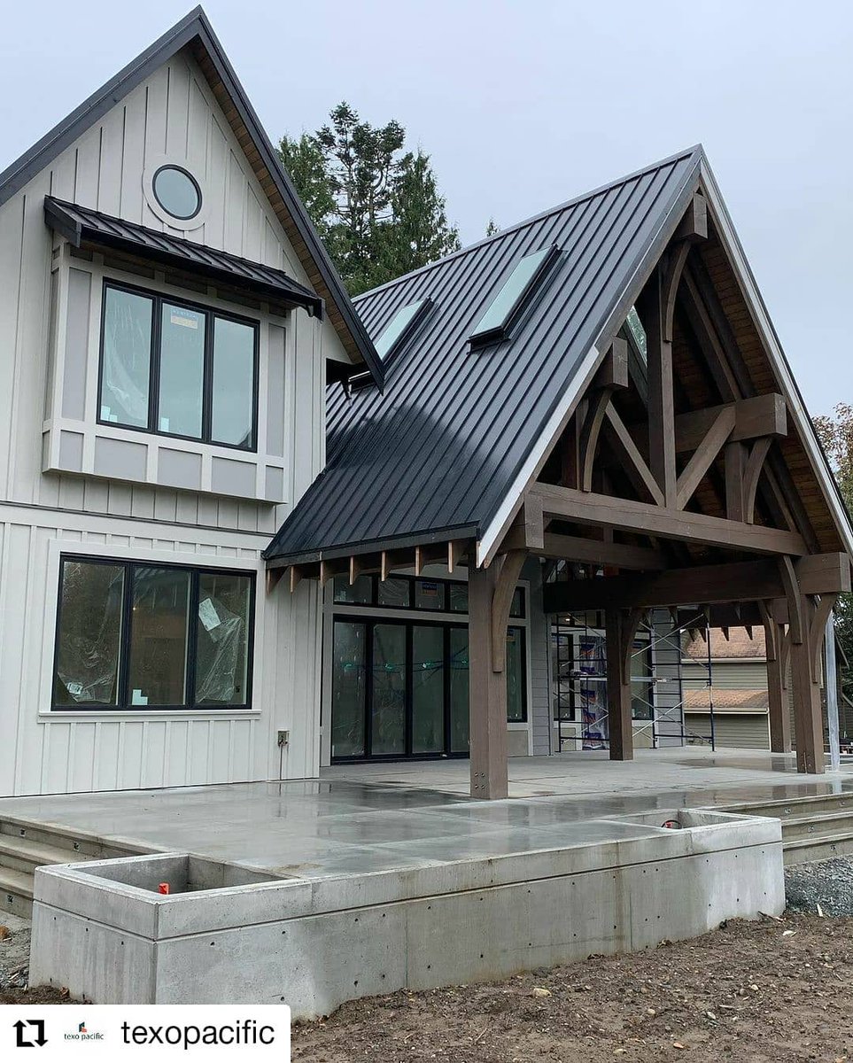 Westeck_Windows's tweet photo. A beautiful custom home by Texo Pacific with custom Westeck black painted windows and matching patio opening.
#customhomes #customhomebuilders #windowdesign #customwindows #patiodoordesign #custompatioopenings #fenestration #highperformancewindows #thermalvalues https://t.co/nhxAWvWfwR