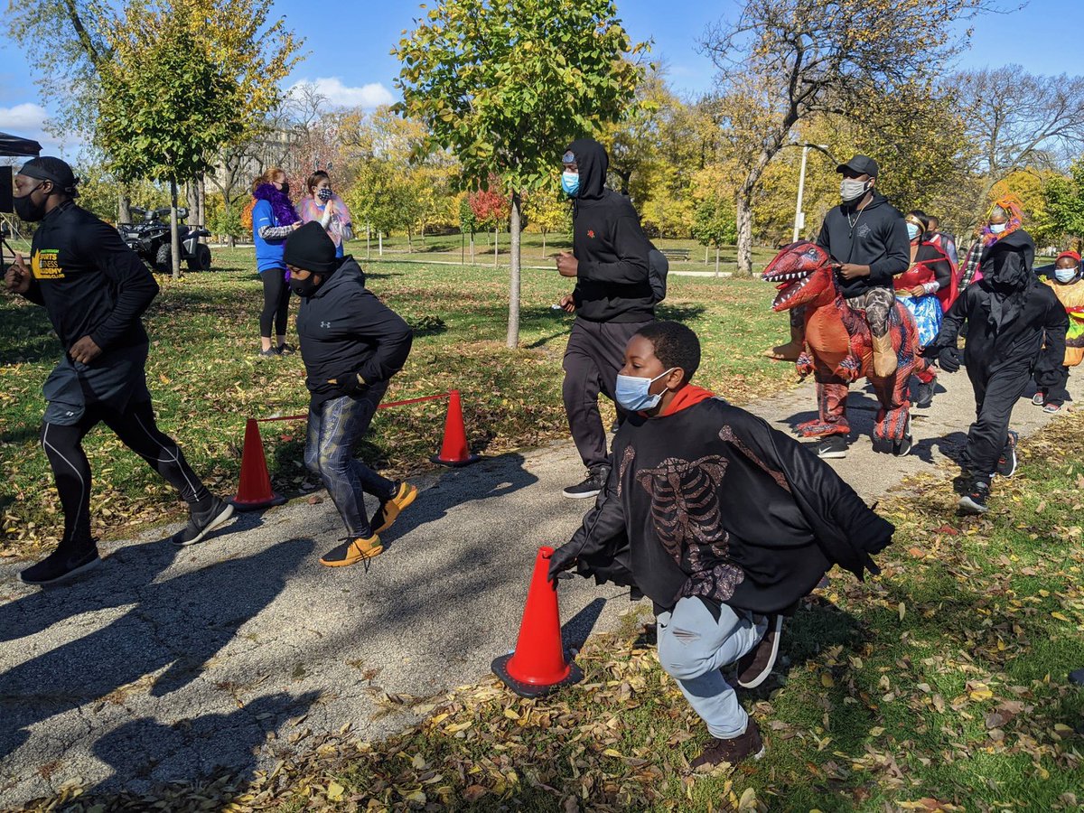 ChicagoParks's tweet photo. Get your costumes ready & #GoRun with the rest of the ghouls, princesses, superheroes and characters at #CalumetPark, 100th & Crilly Dr. Pre-register for the free, timed run, walk or stroll with @CARARuns at https://t.co/n0GYwQxNVt #MoveYourWay #WeMoveChicago https://t.co/Vh3PLJepRB