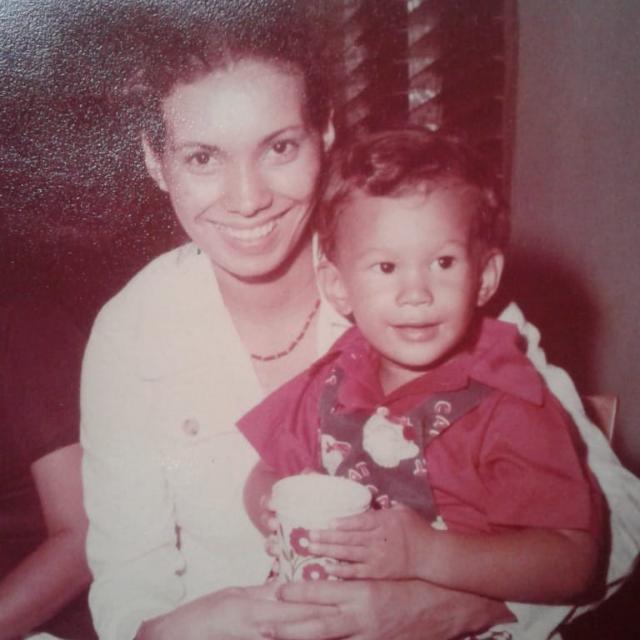 Que seria de mi vida sin la voz de Mercedes Sosa, sin la explicación de la mejor maestra, sin el consejo sano de mi mejor nutricionista, sin la preocupación constante de una madre como tú, por eso y muchas cosas más, feliz cumpleaños !!!