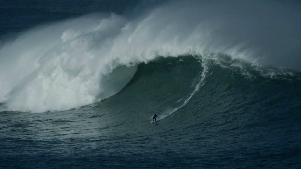Natxo González surfea una ola de más de 10 metros en pleno Puerto de Bilbao, la más grande en la historia de España 🇪🇸🎥🎥🎥🏄‍♂️🌊😲😲😲👏👏👏bit.ly/37ROi56