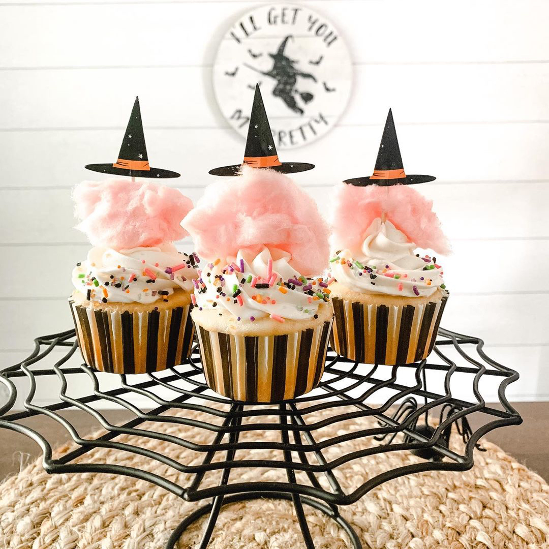SprinklePopShop's tweet photo. I witch you a Happy Halloween! 🧹 Cupcakes by @mrscofieldandco

#sprinklepop #sprinkles #sprinklefun #halloween #halloweentime #halloweensprinkles #basicwitch #basicwitchsprinkles #cottoncandy #witchcupcakes #halloweencupcakes #vanillacupcakes #cutecupcakes #witch #halloweencup https://t.co/EfE6JHxnAP
