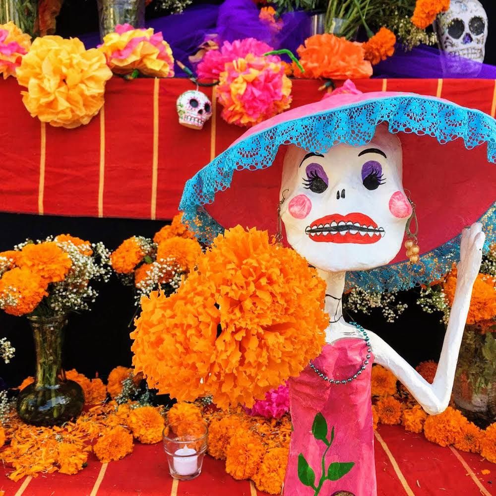 As Día de los Muertos approaches we thought we'd remind you that LA's Flower District has beautiful options for your altars. How do you plan to prepare for the celebration? 🌼 Also <a href="/cal_flowermall/">californiaflowermall</a> has extended hours.