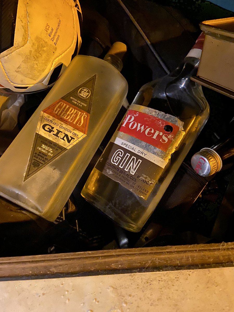davisace7's tweet photo. @whiskeycraftie @IrishDistillers Can u tell me how old this bottle is?? https://t.co/F9SVJxjv5S