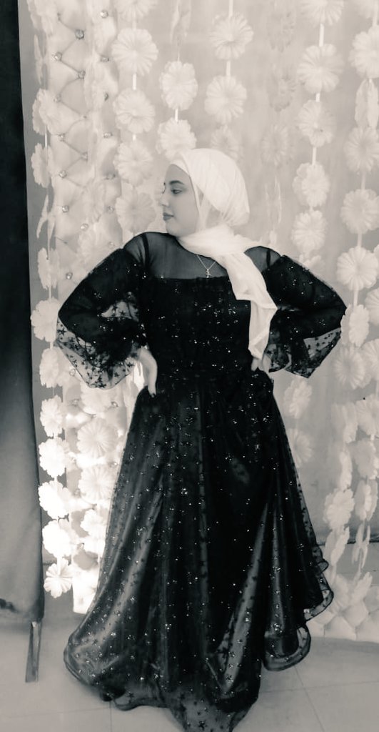 SoTalat88's tweet photo. Officially graduated💃🏻🖤🔥Day to remember🥰
#prom_night
#senior47 https://t.co/XT5Bh5ZpyG