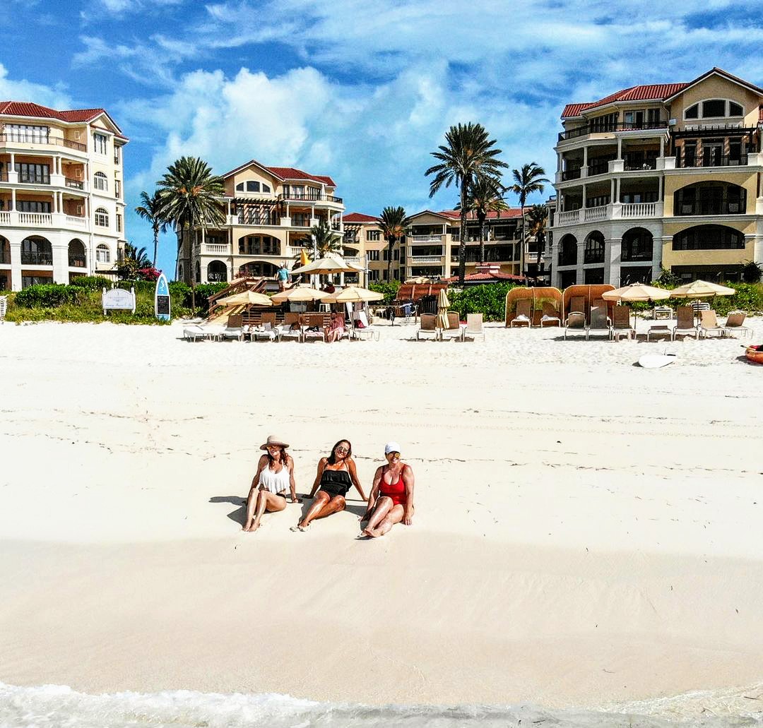 TheSomerset's tweet photo. Girls just wanna have sun! (And really...who could blame them?😄)

📷 @meanttotravel

#throwbackthursday #thesomersetongracebay #turksandcaicos #opentoall https://t.co/ieGj29TShM
