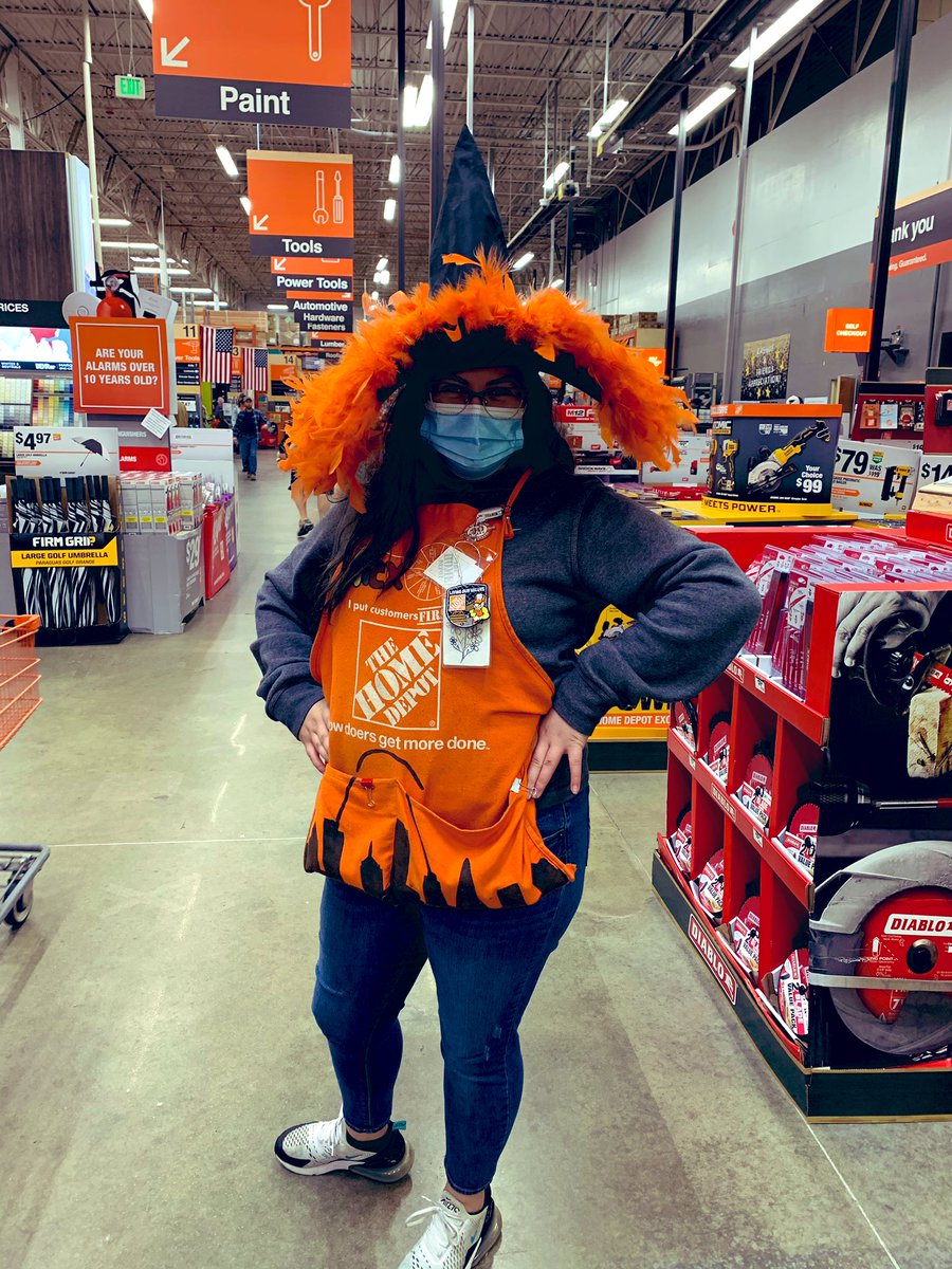 mandacottner's tweet photo. #HalloweenSpiritweek continues with #witchesnightout here at 3015! @TimLuca84807119 @JamesStringerHD @NancyHenryTHD @LilyGSV https://t.co/QHGzHlX34B