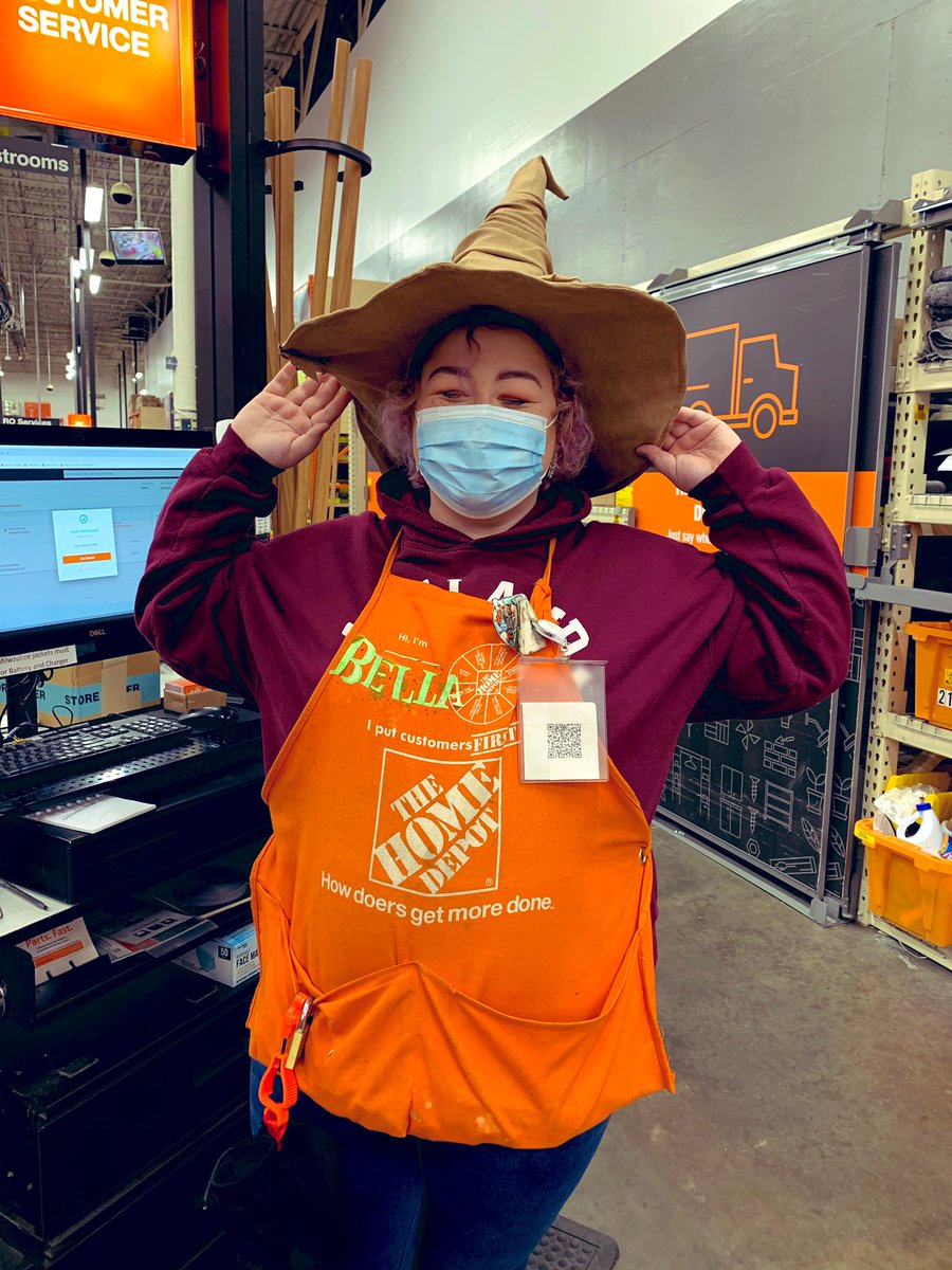 mandacottner's tweet photo. #HalloweenSpiritweek continues with #witchesnightout here at 3015! @TimLuca84807119 @JamesStringerHD @NancyHenryTHD @LilyGSV https://t.co/QHGzHlX34B