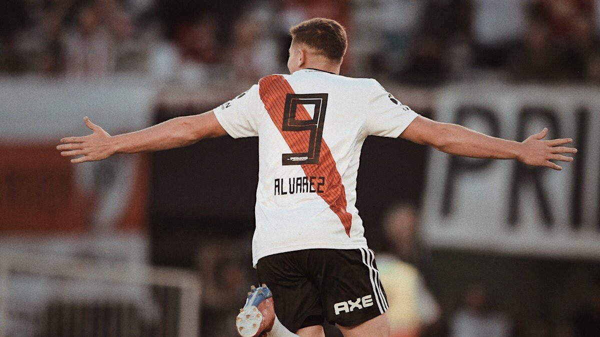 JULIÁN ÁLVAREZ (20)La gran apuesta y revelación del River del Muñeco para esta temporada. De lo mejor de River y con un futuro enorme.Sus movimientos, apoyos, sacrificio, la tranquilidad para definir, SUS CONTROLES. Y todo esto con solo 20 años.La joyita de Gallardo. 