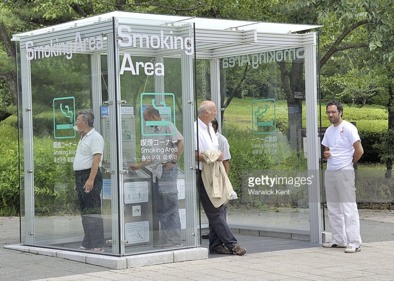Сколько стоит курилка. Павильон для курения. Кабина для курения. Место для курения. Курительные будки.