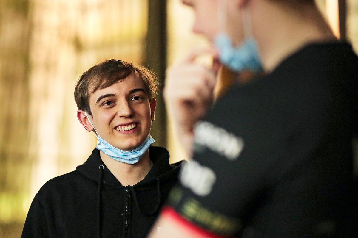 We want anyone to look at us the way <a href="/G2Caps/">Rasmus Winther</a> looks at @G2Wunder 

📸 <a href="/lolesports/">LoL Esports</a>