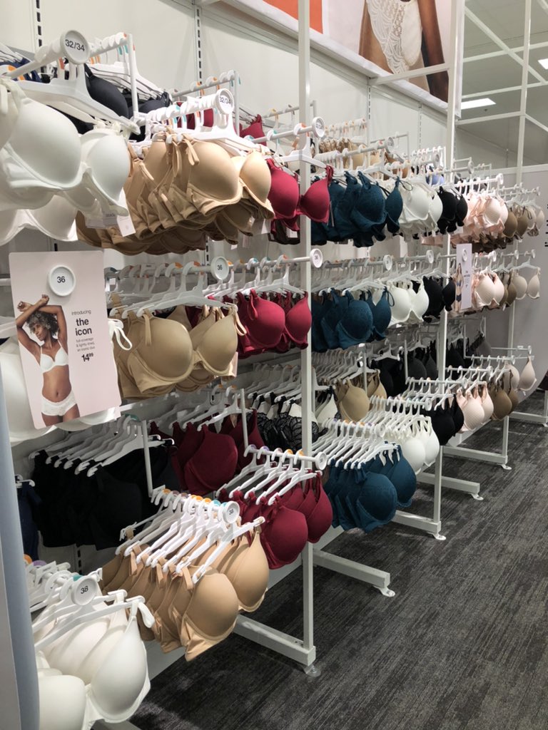alishabaus859's tweet photo. it’s been crazy busy this week at T859, let’s take a moment to look back and appreciate the super zone on our bra wall by DBO Maddi!! 👏🏻🤩#D143HasStyle #superzone #relaxing @lesliebrown318 @Alex42636993 @mara_timmer https://t.co/irVR3zN90j