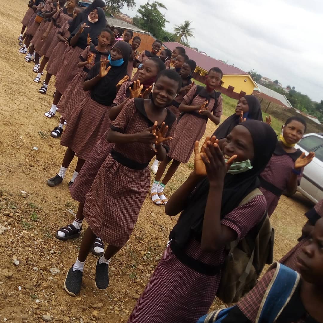 tayomala's tweet photo. International Day of the Girl Child.
1. Distributed re-usable pads to 100 girls
2. Taught them how to use it and maintain their cleanliness
3. Sensitized them on violence, abuse, and exploitation against children.
4. Developed their capacity to speak up and loud#dayofthegirlchild https://t.co/ZY08YBMTrK