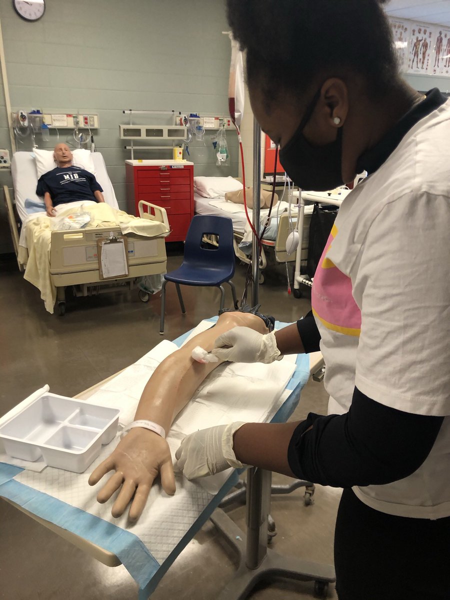 healthcare_SHSM's tweet photo. Getting caught up on some photos from this quad! We’ve learned about child care & gerontology, anatomy & physiology, and we’ve practiced lots of *individual* healthcare skills! #schoolisstillfun @HaltonDSB @HaltonPathways https://t.co/6XYzHkYkkN
