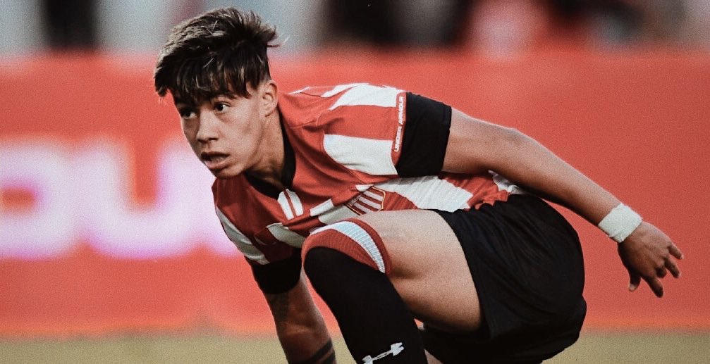 DARIO SARMIENTO (17)Por su edad y proyección es sin duda uno de los mayores proyectos del fútbol argentino.Figura en el listado de los 60 talentos del futuro publicado por el diario inglés The Guardian; y ya es buscado por el Manchester City.Potrero puro. Pichón de crack.