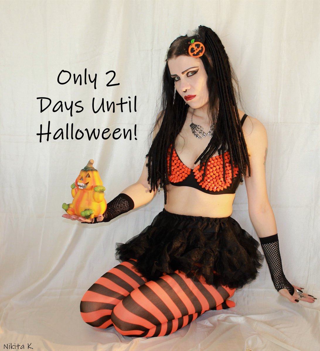 #HalloweenCountdown #Halloween2020 #cybergoth #gothgirl #waitingforhalloween #HalloweenProject #CodeOrange🧡