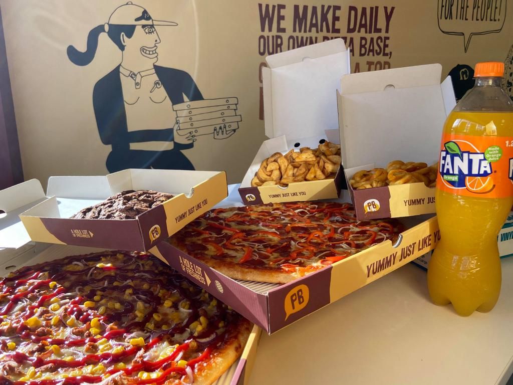 Fancy a night off from cooking? Why not enter our first  giveaway? <a href="/BelfastHourNI/">#BelfastHour</a>
Simply follow the <a href="/PizzabakerIrl/">Pizzabaker</a> and retweet this tweet with the hashtag 

#Bigontastegreatonprice   
#Belfasthour #Bigontastegreatonprice