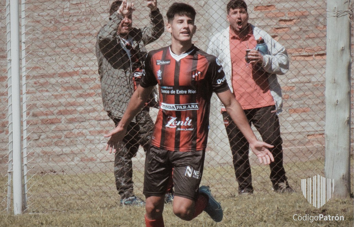 ALEXANDER SOSA (18)El Alambre, como le dicen en Paraná, es un goleador de las inferiores de Patronato (ex Talleres) y una de las máxima joyitas del club.Ya lo quiso Newell’s luego de impresionar a Borreli, coordinador de Inferiores de La Lepra.Lo seguiremos de cerca.