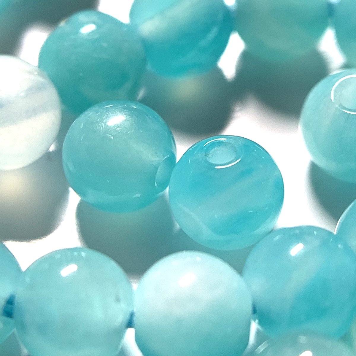 Knight_of_Jewel's tweet photo. アマゾナイト②

アマゾナイトの鉱物名はマイクロクリン（Microcline／微斜長石）。
産地は、ブラジル、ロシア、ペルー、モザンビークなど。
古代エジプトなどで宝石として利用されていたという。

▼アマゾナイトのビーズ
https://t.co/I3KPGkGx7g
