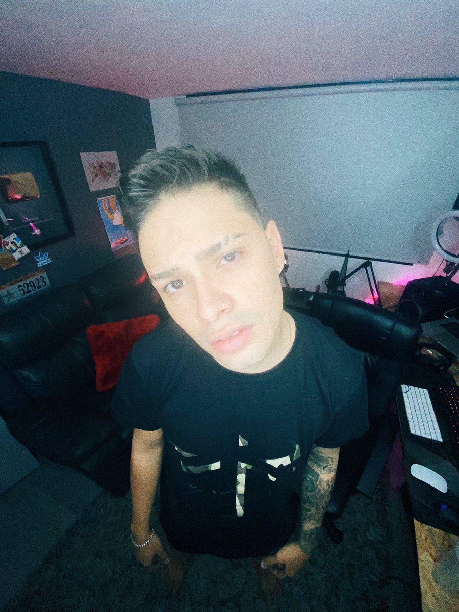 PaisaVlogs's tweet photo. 🤨 https://t.co/zjqOLfg0Hc